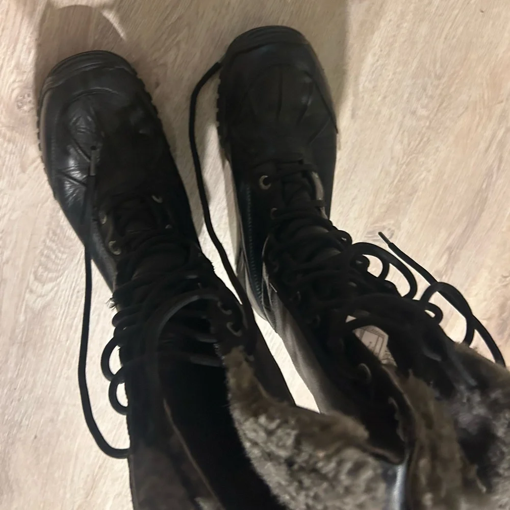 UGG Women's Black and Gray Lace-Up Winter Boots